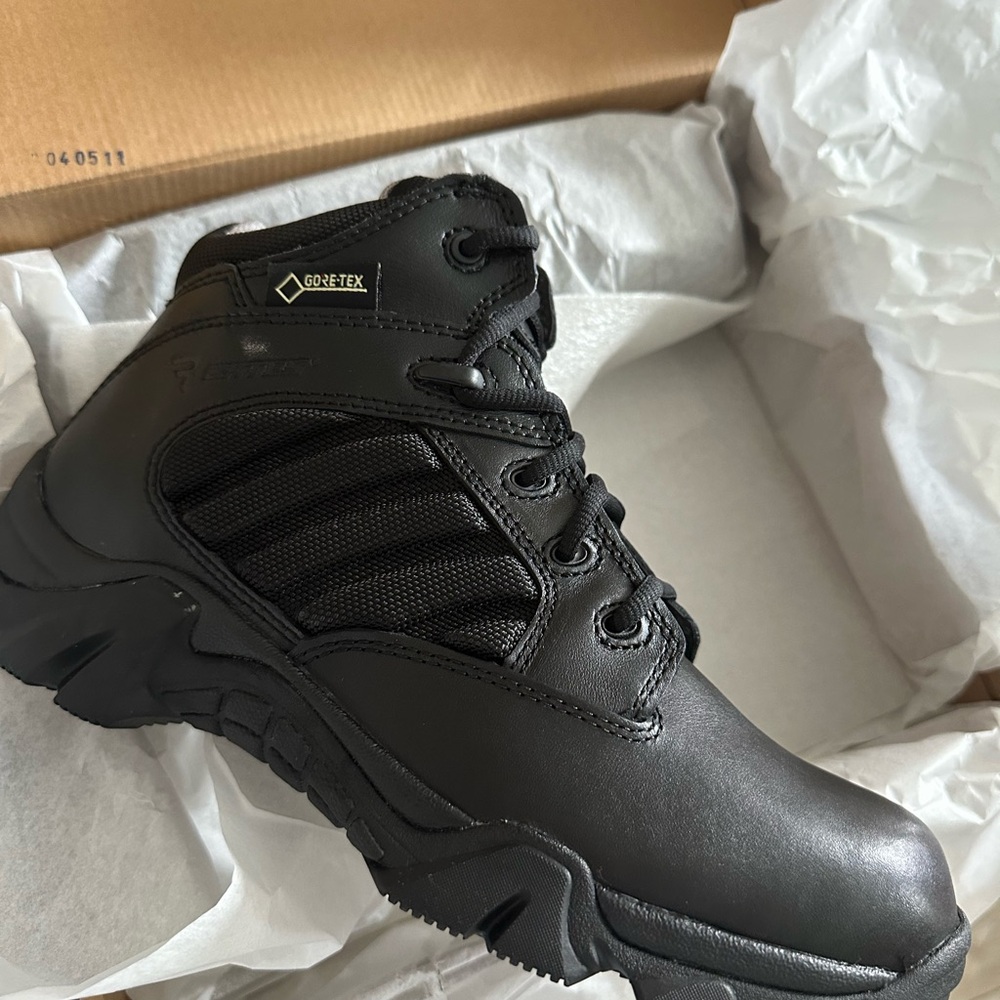 Size 8.5 BATES men’s boots. NWT.